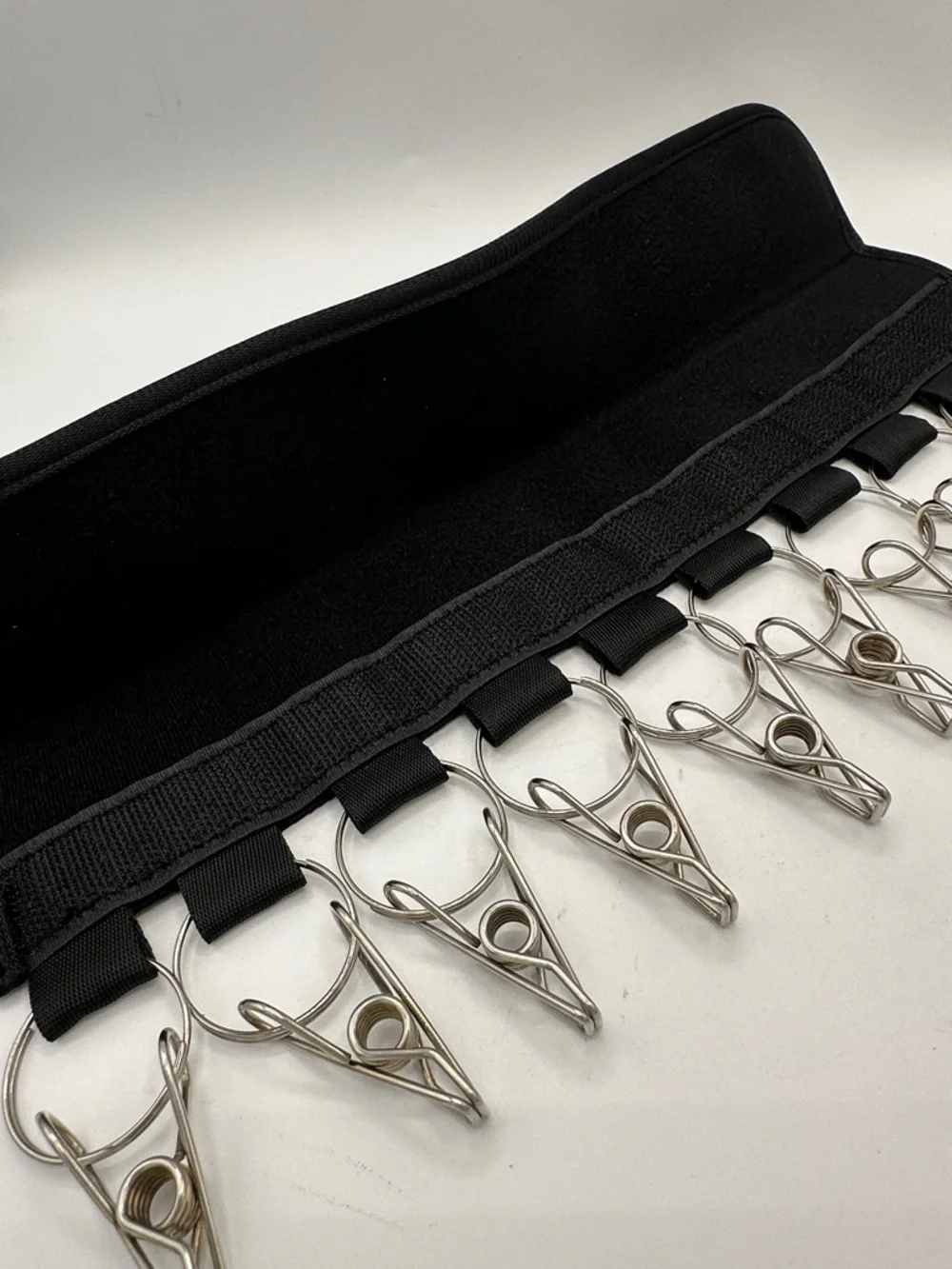 Multifunctional hanger rack with clips for caps, gloves, drying clothes